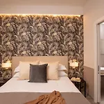 Sophie Terrace מלון 3*